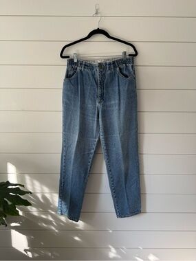 Vintage Lee Classic High-Waist Mom Light Blue Denim Jeans